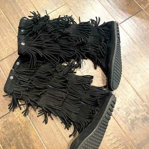 Minnetonka Black suede fringe boots. Size 10. Great condition!